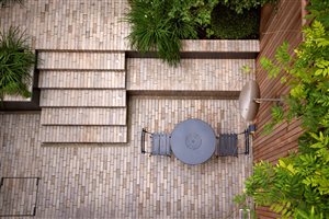 Gavin McWilliam MSGD & Andrew Wilson FSGD - Kensington Courtyard - Image Alister Thorpe