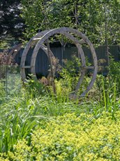 The main area of the upper garden will feature a series of circular lawns, edged with sandstone setts and connected by curved pathways constructed from sandstone setts. 