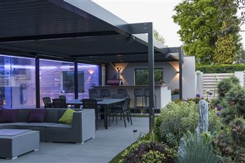 Outdoor Dining and Seating Area

Photo: © Anna Omiotek-Tott