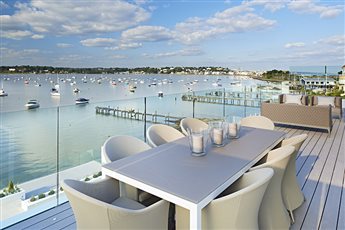 High-end landscape design and planting for apartments in Sandbanks. This £10 million development in Sandbanks required a confident approach to the landscaping in order to reflect the modern architecture and unrivalled location. 